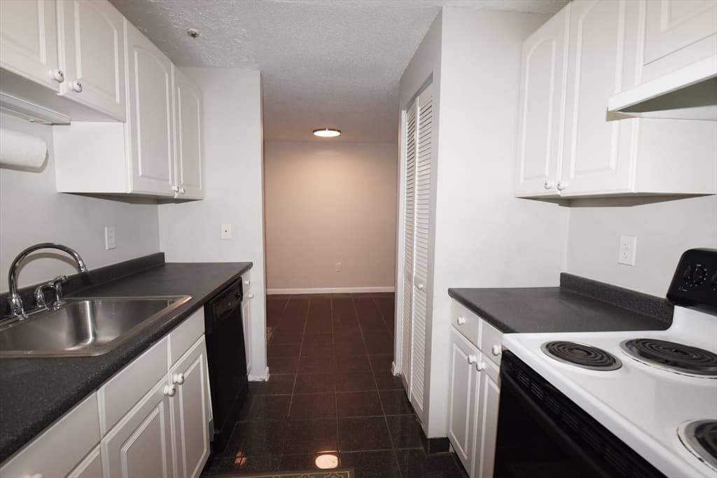 Condominium at 135 Grove Street # 133, Rockland MA 02370, Rockland, photo 9 of 28