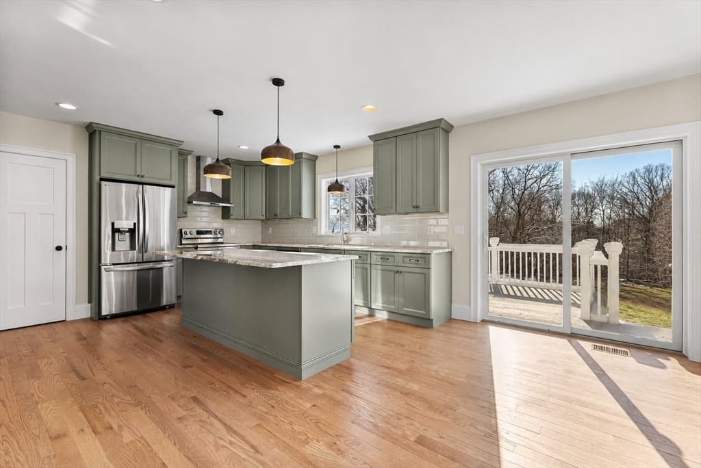 41 Lantern Lane, Braintree MA 02184