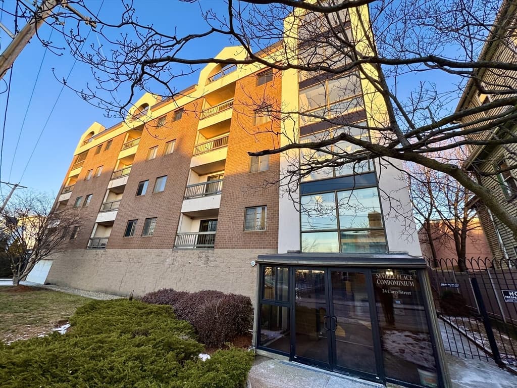 24 Corey St # 101, Everett MA 02149