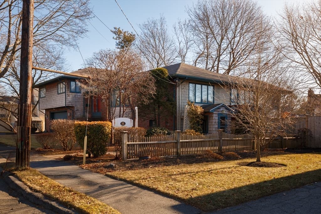 Single Family Residence at 11 Angenica Ter, Marblehead MA 01945, photo 4 of 11