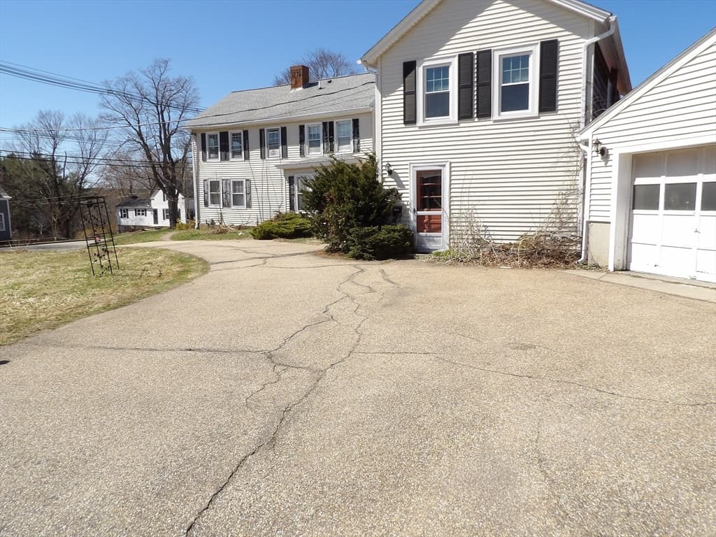 Single Family Residence at 620 Pleasant St, Paxton MA 01612, Paxton, photo 3 of 25