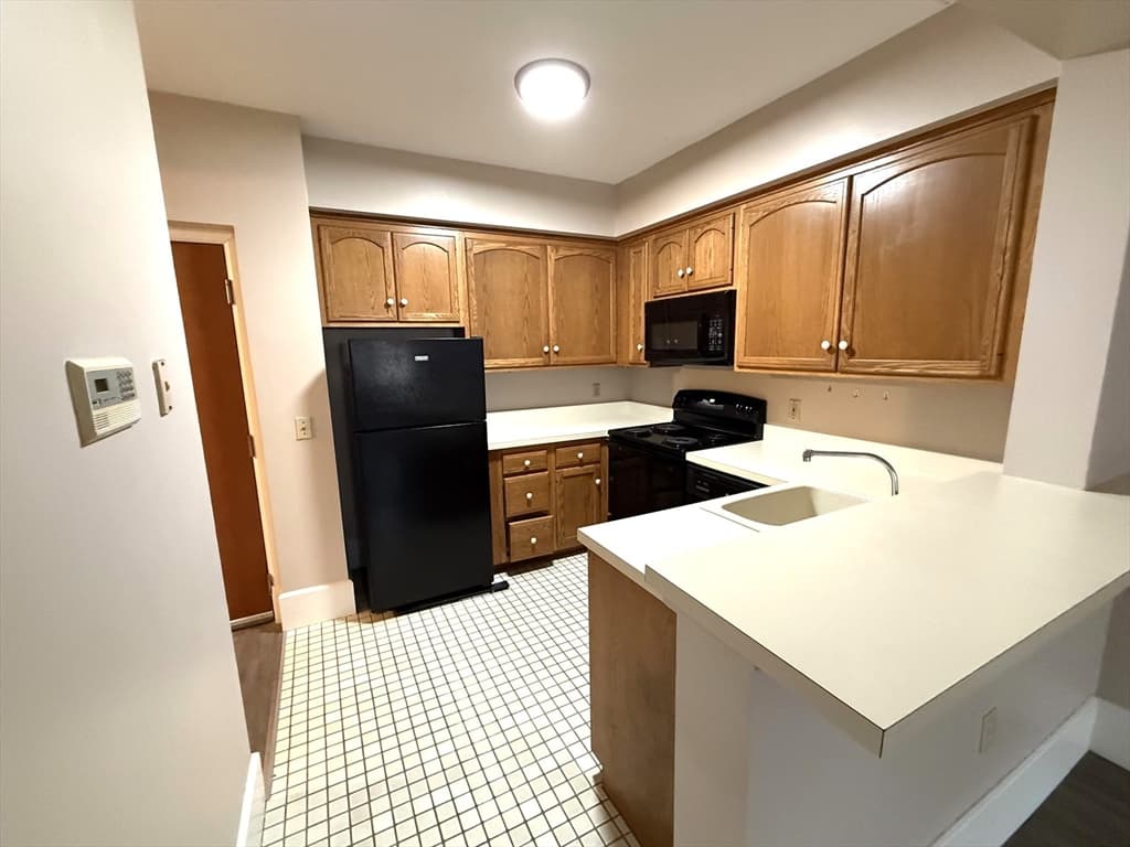 34 Sumner Ave # 208, Springfield MA 01108 photo 2