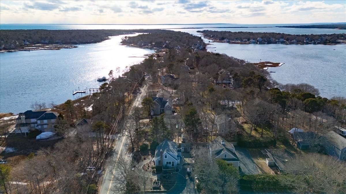 Single Family Residence at 197 Monomoscoy Rd, Mashpee MA 02649, Mashpee, photo 6 of 42