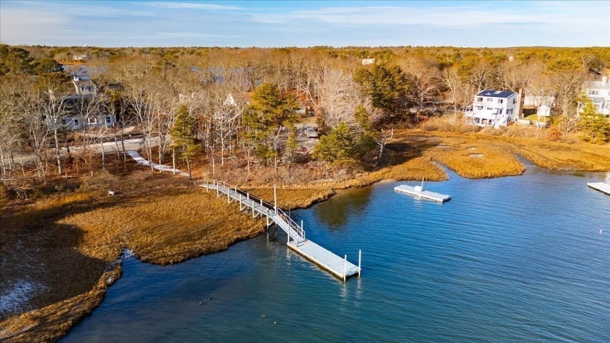 Single Family Residence at 197 Monomoscoy Rd, Mashpee MA 02649, Mashpee, photo 16 of 42
