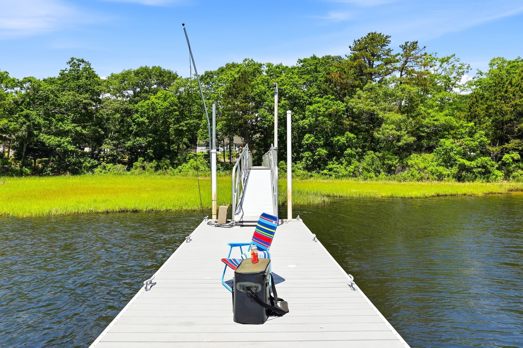 197 Monomoscoy Rd, Mashpee MA 02649