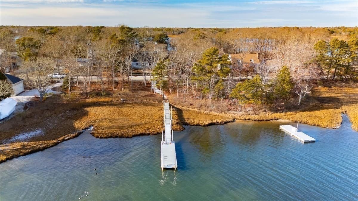 Single Family Residence at 197 Monomoscoy Rd, Mashpee MA 02649, Mashpee, photo 4 of 42