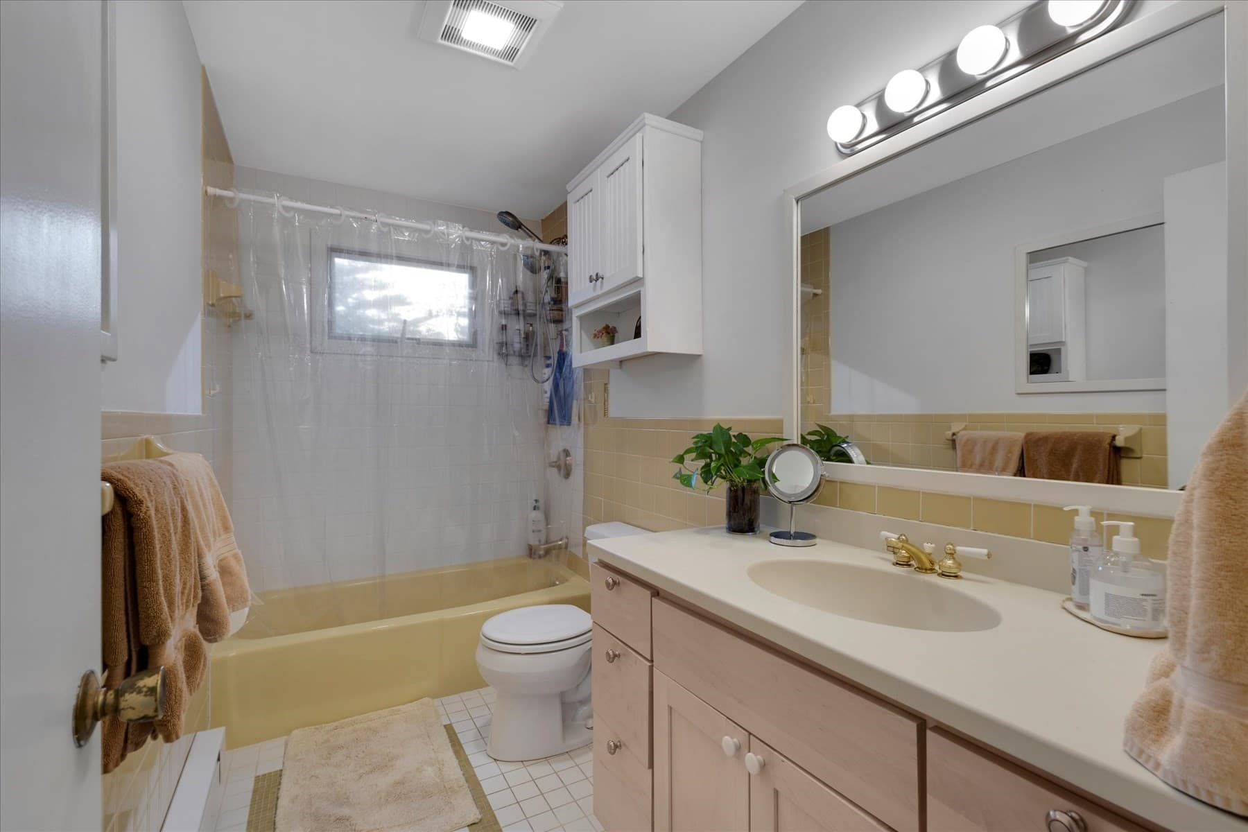 Single Family Residence at 116 Franklin Ter, Tisbury MA 02568, photo 10 of 38