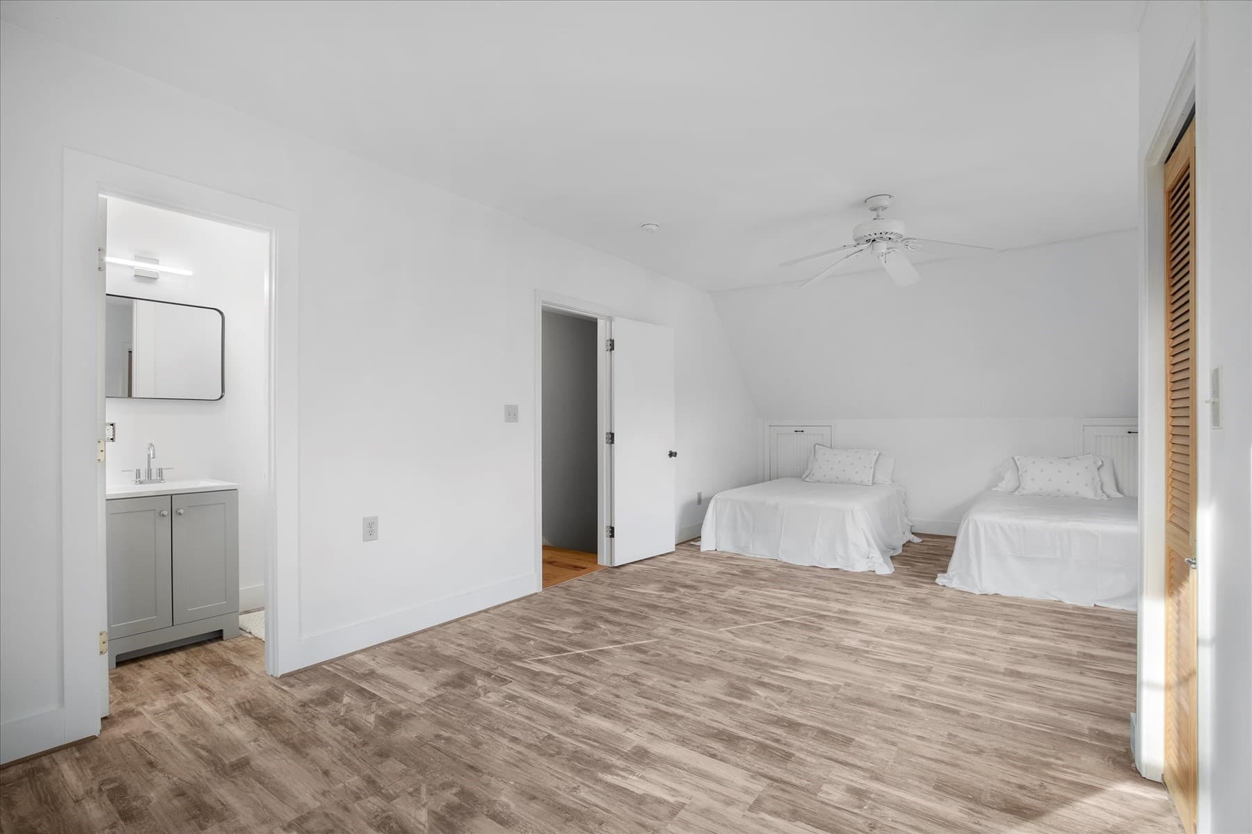 Single Family Residence at 116 Franklin Ter, Tisbury MA 02568, photo 19 of 38