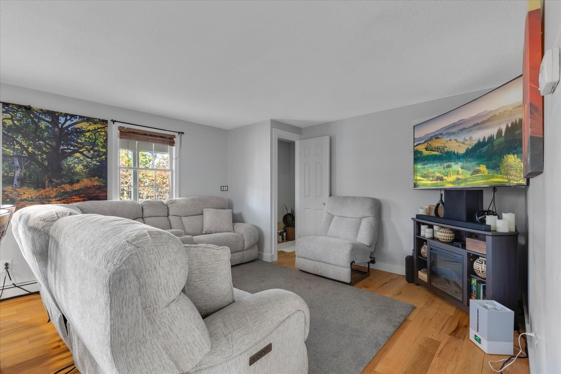 Single Family Residence at 116 Franklin Ter, Tisbury MA 02568, photo 4 of 38