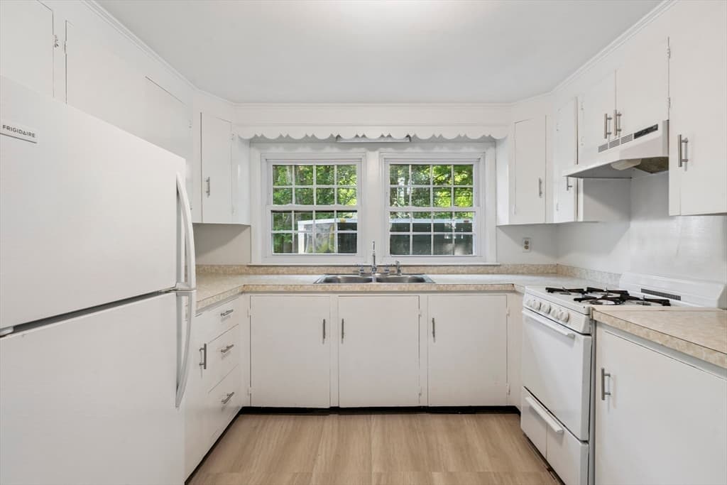 8 Captain's Lane, Mattapoisett MA 02739 photo 2