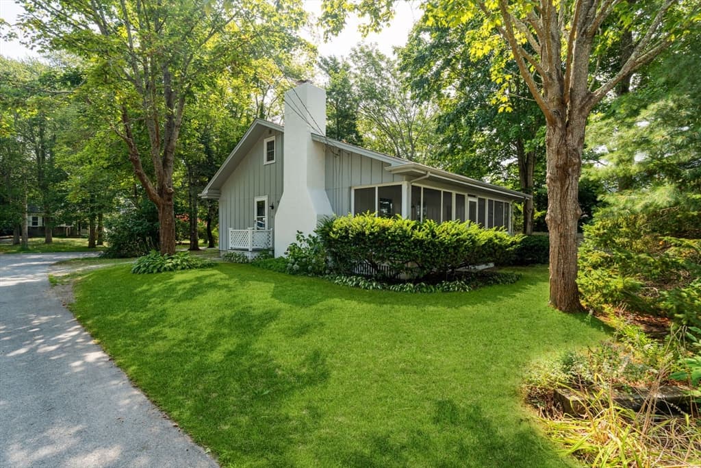 8 Captain's Lane, Mattapoisett MA 02739