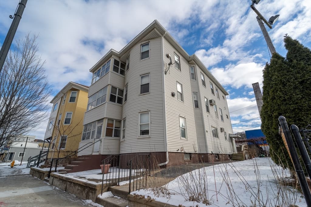 3 Family at 247 Shrewsbury St, Worcester MA 01604, photo 2 of 30