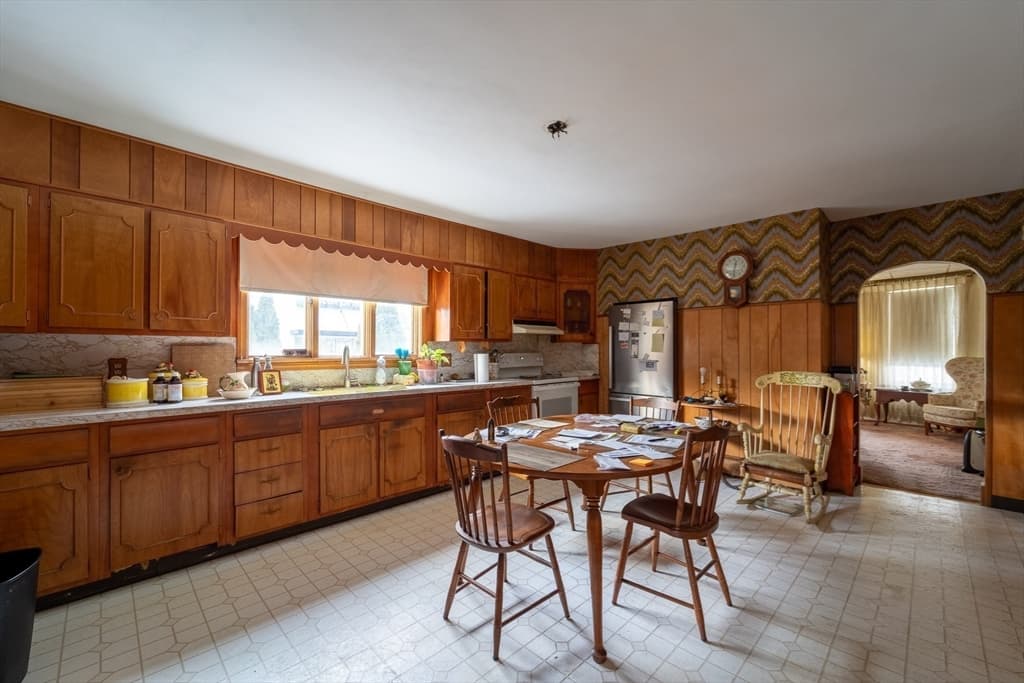 3 Family at 247 Shrewsbury St, Worcester MA 01604, photo 6 of 30