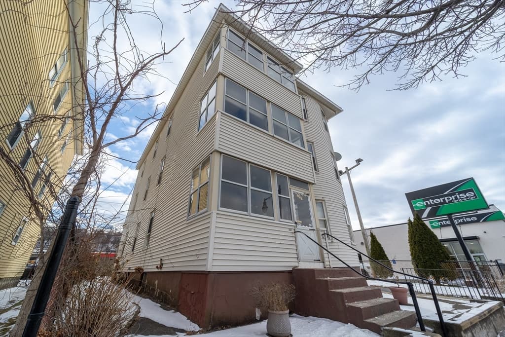3 Family at 247 Shrewsbury St, Worcester MA 01604, photo 3 of 30