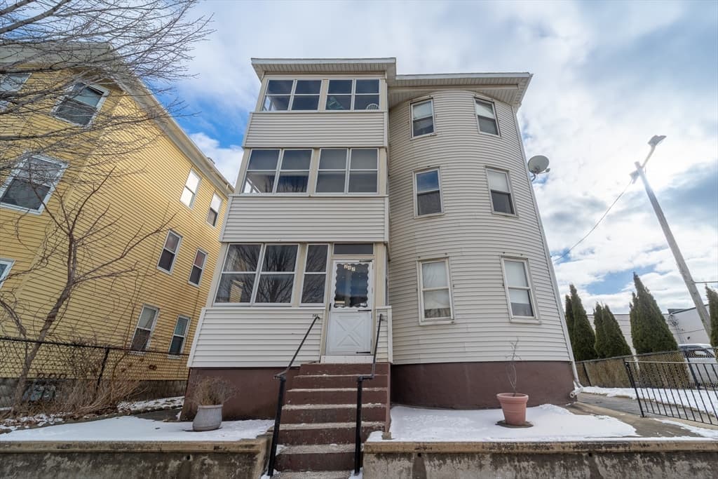 247 Shrewsbury St, Worcester MA 01604