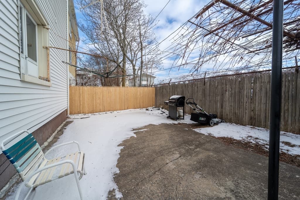 3 Family at 247 Shrewsbury St, Worcester MA 01604, photo 5 of 30