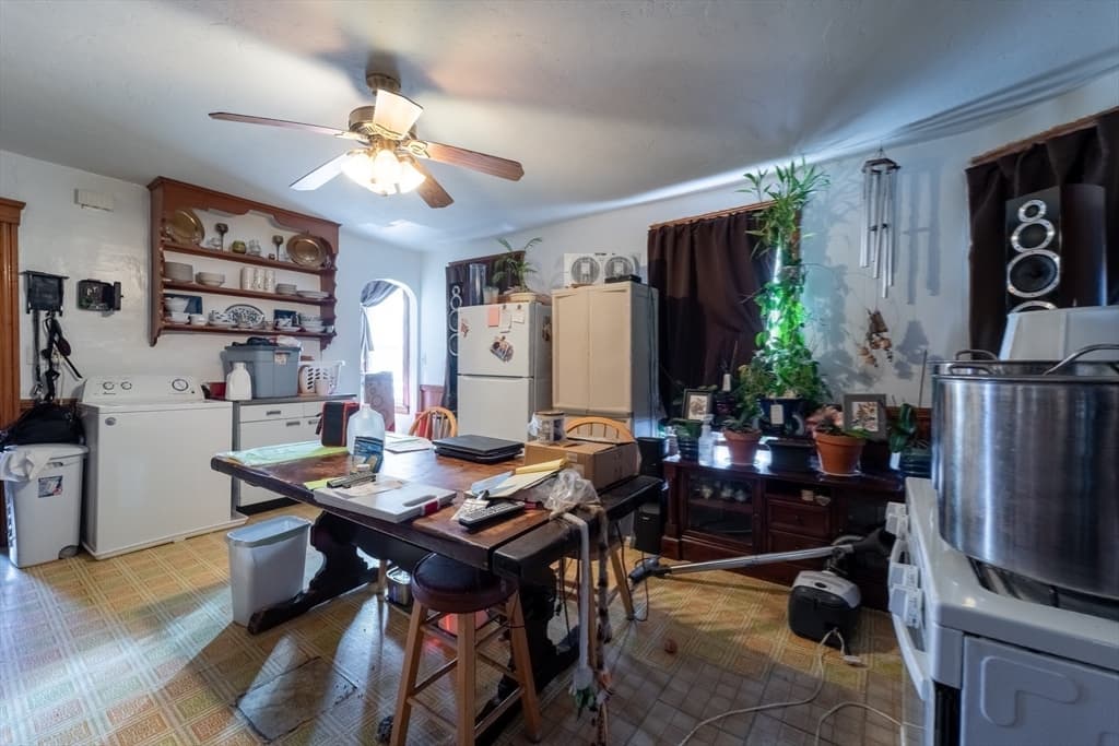 3 Family at 247 Shrewsbury St, Worcester MA 01604, photo 21 of 30