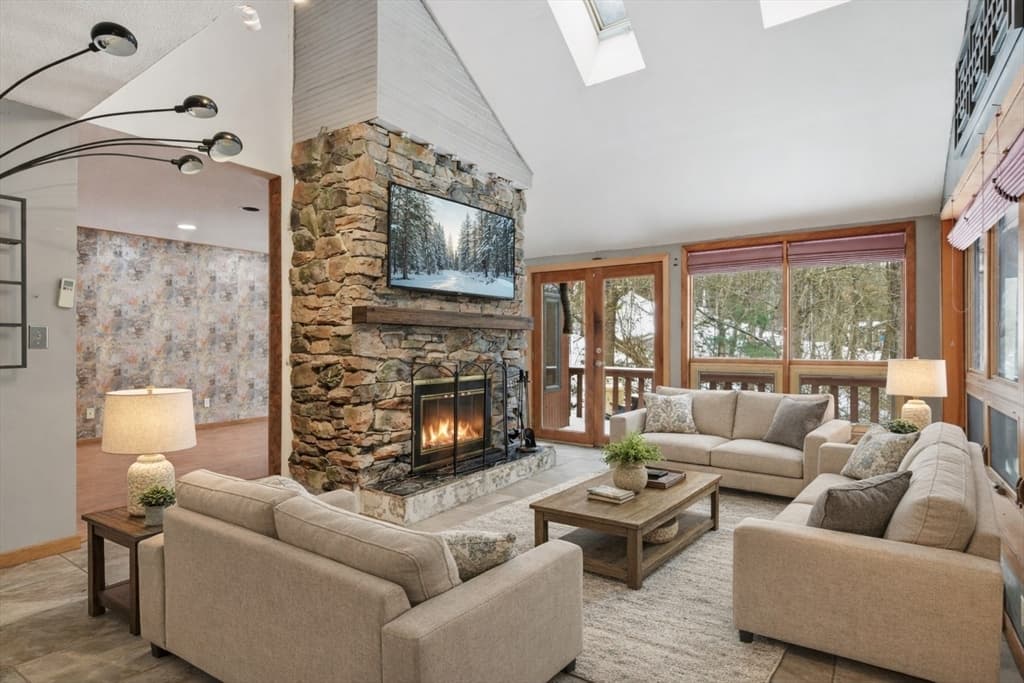 190 Dunhamtown Palmer Rd, Brimfield MA 01010