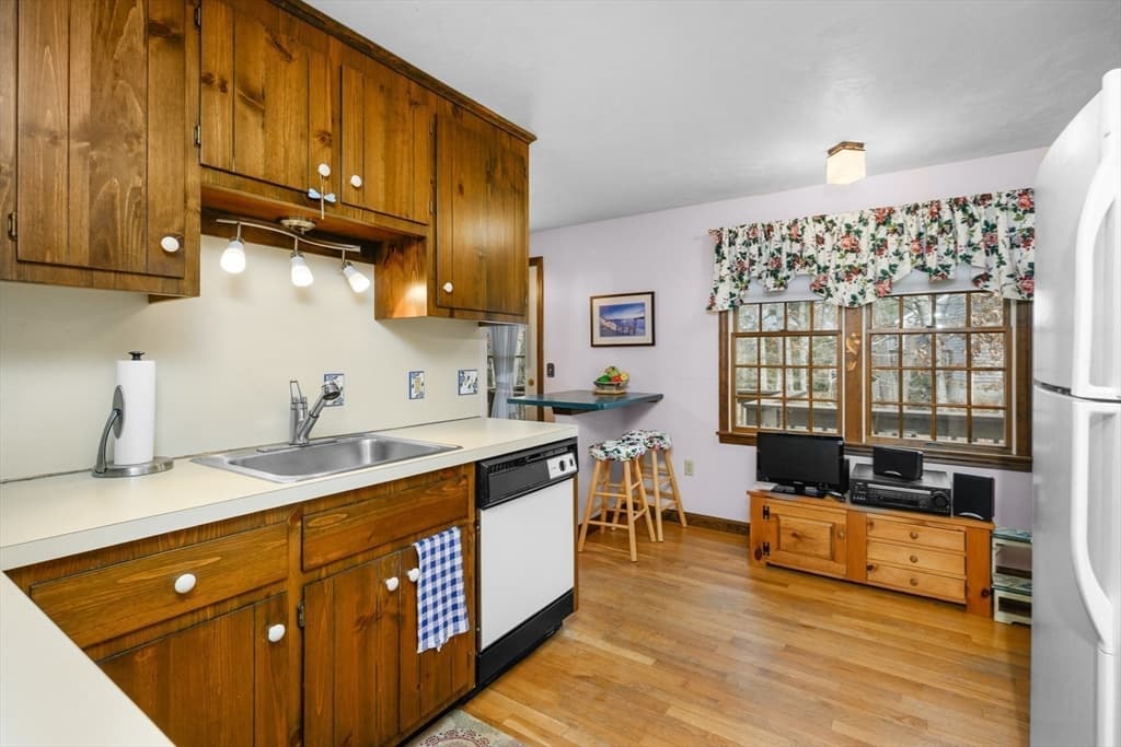 Single Family Residence at 20 Bray Farm Rd S, Yarmouth MA 02675, photo 20 of 39