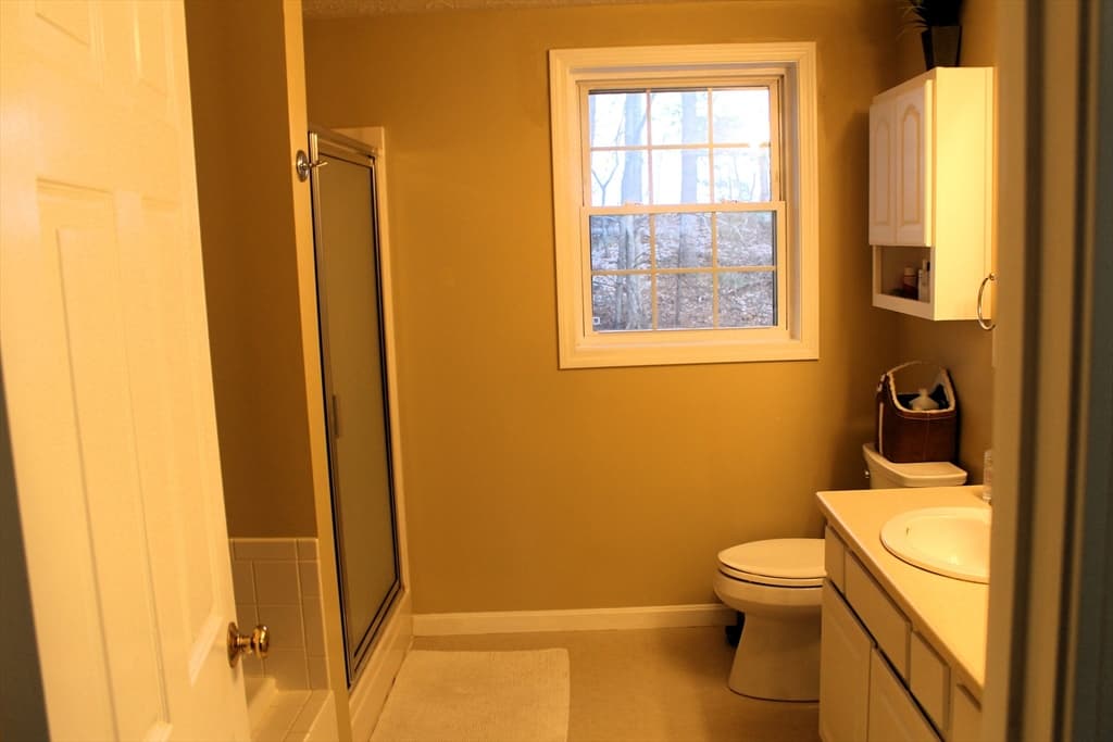 Condominium at 38 Georgetown Drive # 38, Nashua NH 03062, Nashua, photo 18 of 26