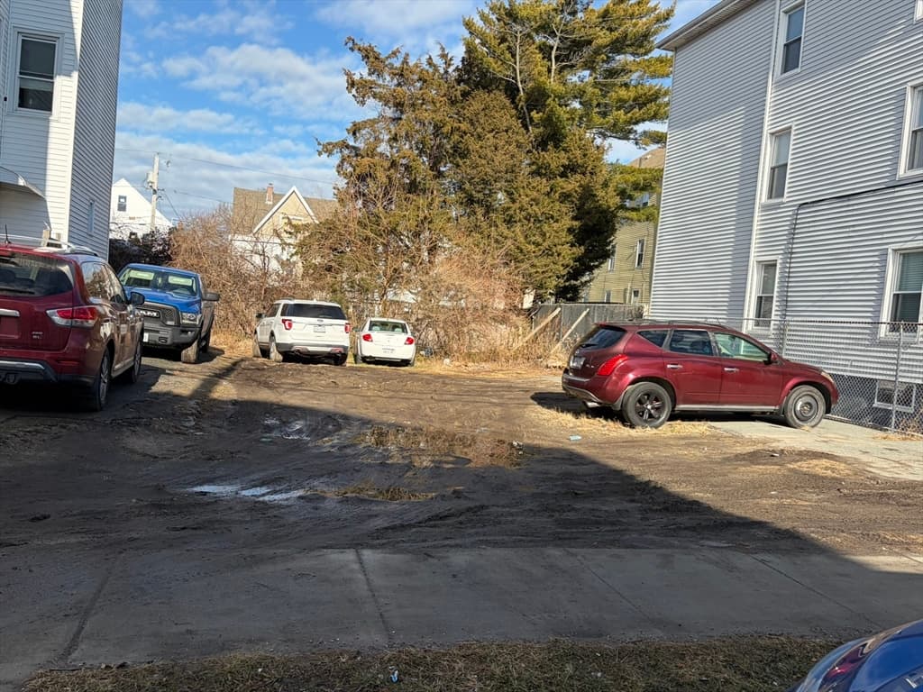 45 Nelson St, New Bedford MA 02744