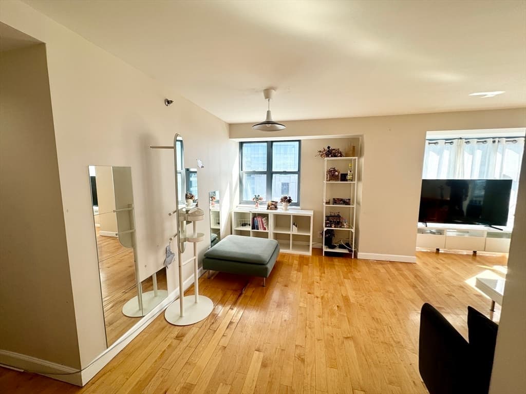 Condominium at 170 Tremont Street # 1604, Boston MA 02111, photo 6 of 19