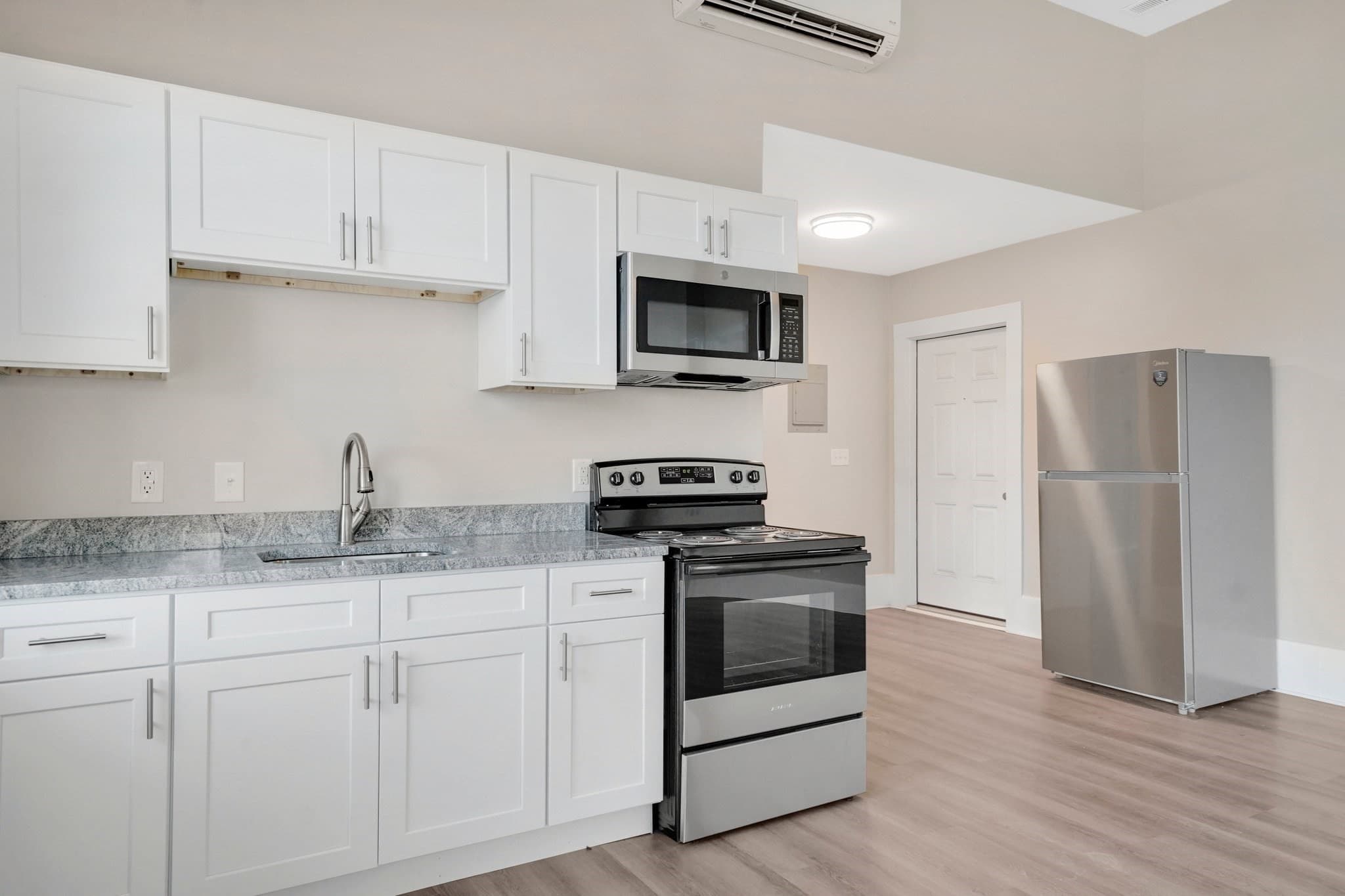 5+ Family - 5+ Units Up/Down at 76 Maple St, Northampton MA 01062, Northampton, photo 3 of 21