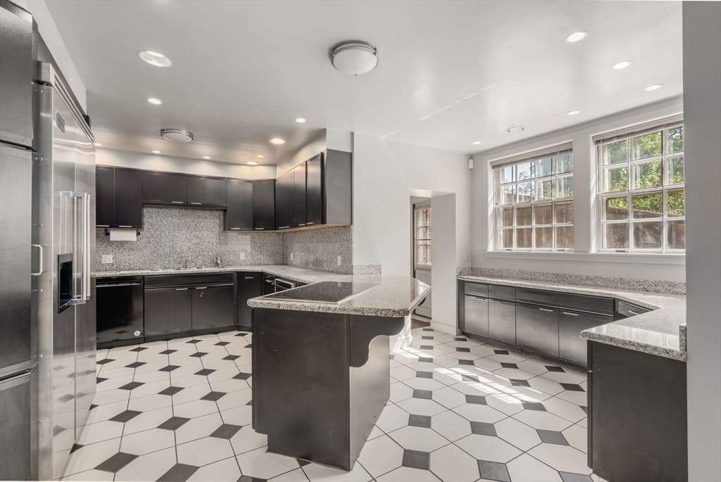 180 Ivy St, Brookline MA 02446 photo 13