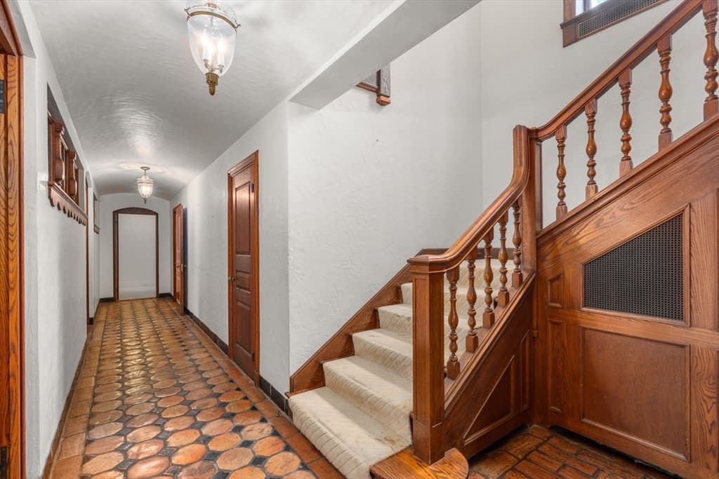 180 Ivy St, Brookline MA 02446 photo 14