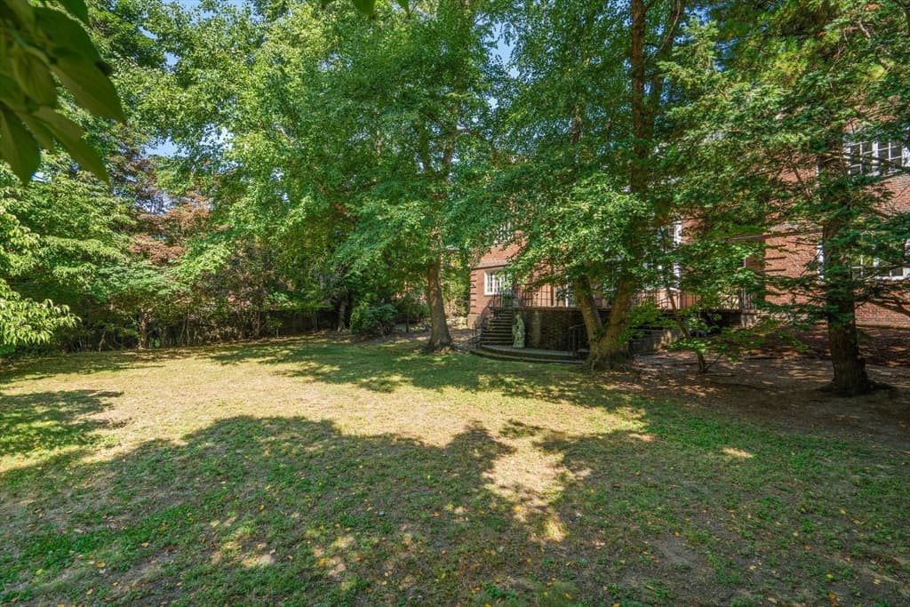 180 Ivy St, Brookline MA 02446 photo 11