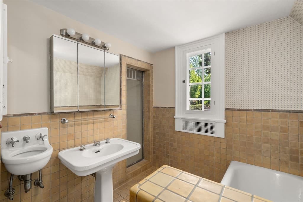 180 Ivy St, Brookline MA 02446 photo 29