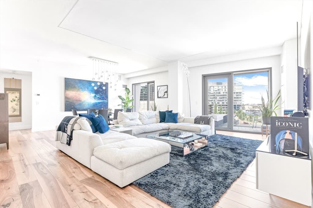 300 Pier 4 Blvd # 8A, Boston MA 02210