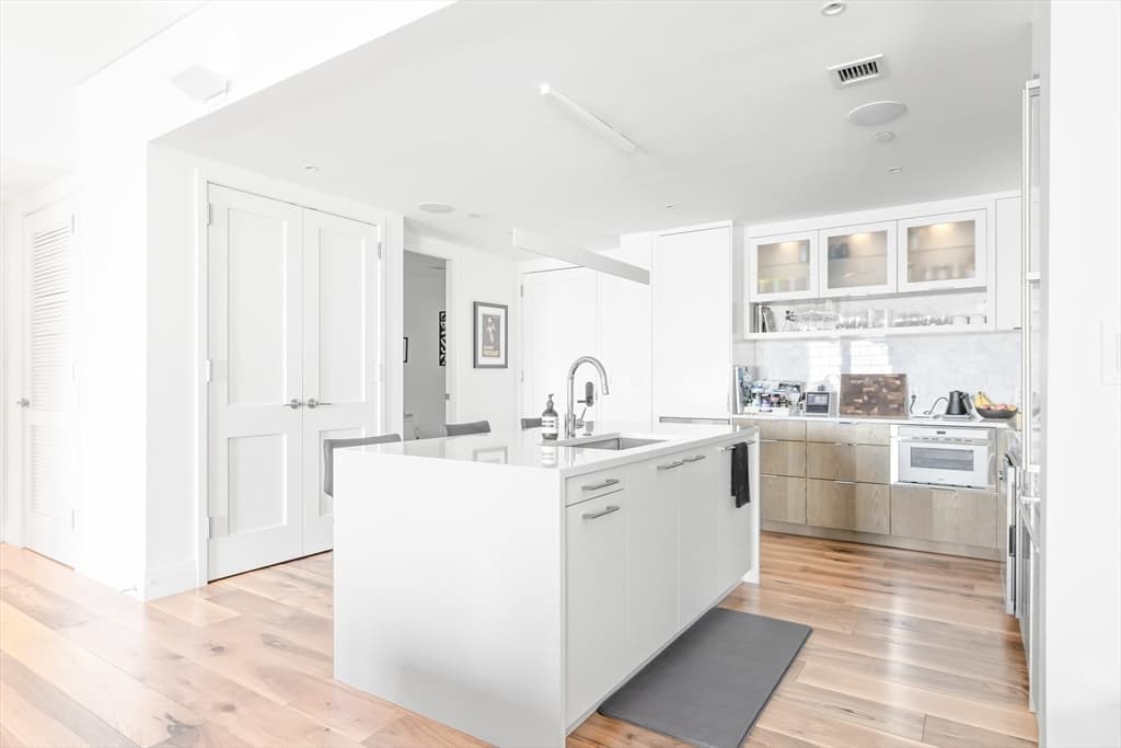 Condominium at 300 Pier 4 Blvd # 8A, Boston MA 02210, photo 9 of 39