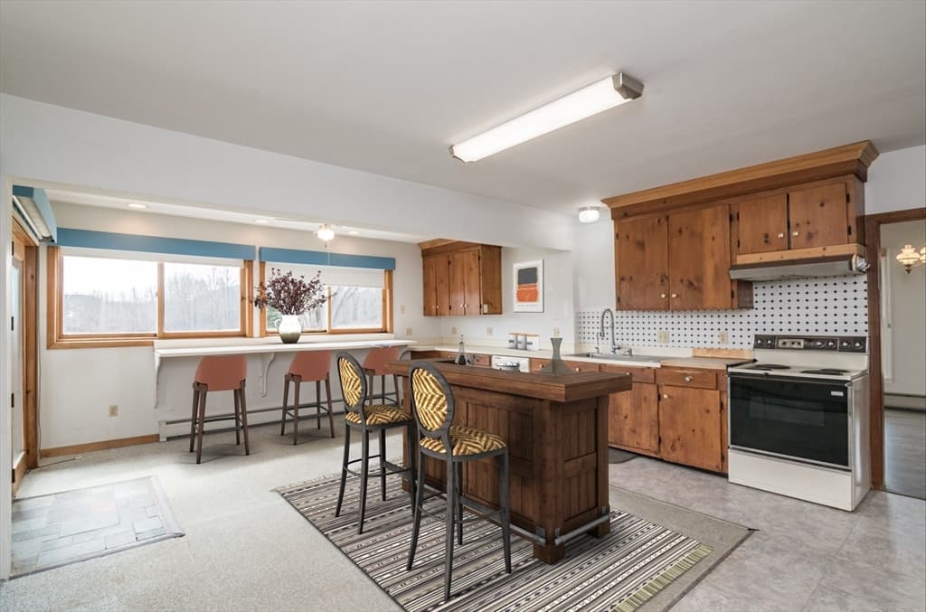 89 Potwine Ln, Amherst MA 01002 photo 17