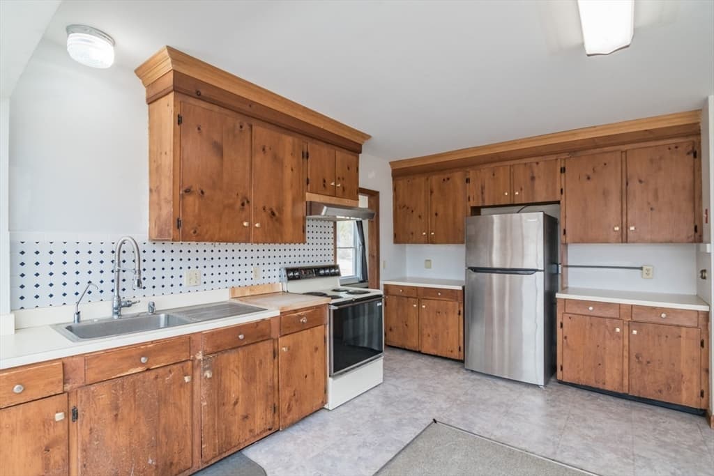 89 Potwine Ln, Amherst MA 01002 photo 16