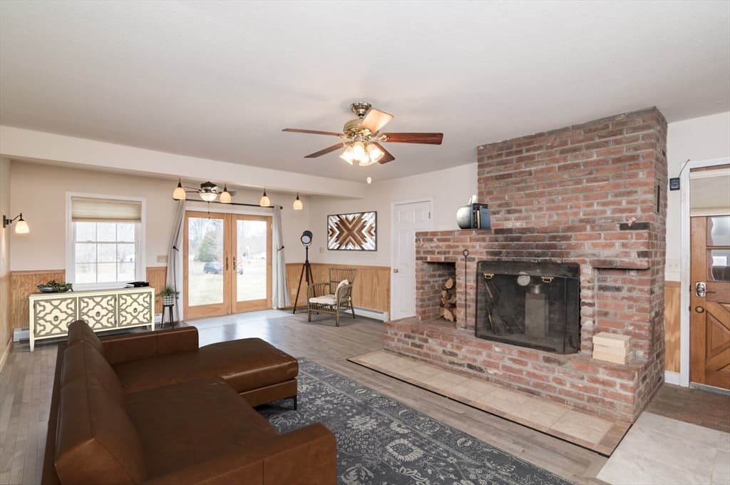 89 Potwine Ln, Amherst MA 01002 photo 3
