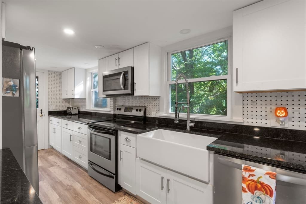 Single Family Residence at 324 Sandwich St, Plymouth MA 02360, photo 9 of 38