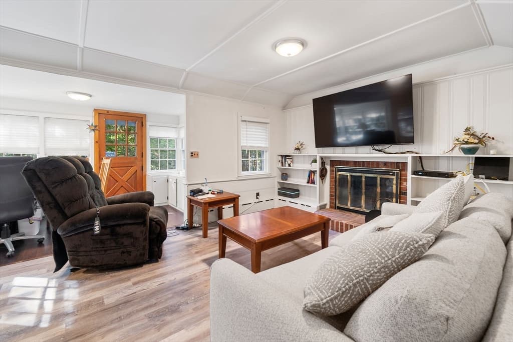 Single Family Residence at 324 Sandwich St, Plymouth MA 02360, photo 8 of 38