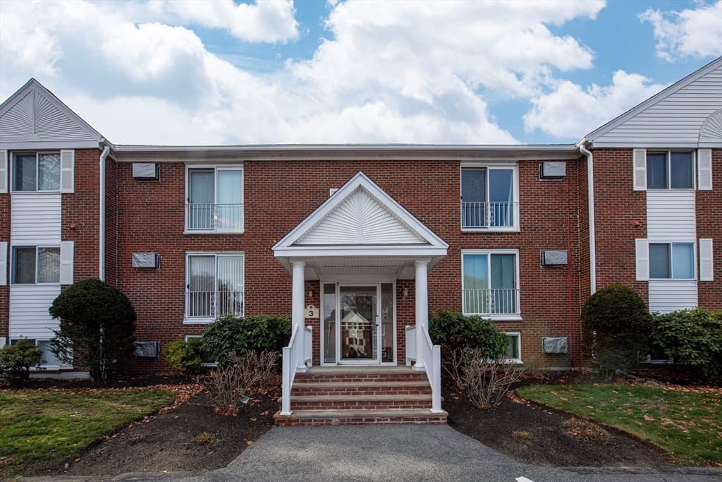 3 Birchwood Pt # 202, Amesbury MA 01913