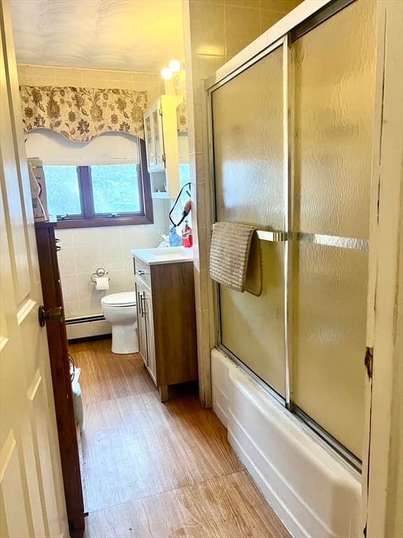 Single Family Residence at 7 Ballydrain Rd, Framingham MA 01701, photo 6 of 11
