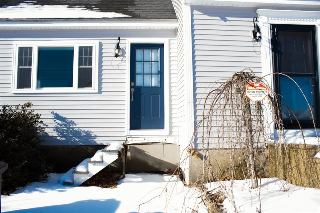 Single Family Residence at 25 Bear Hill Rd, Gardner MA 01440, photo 2 of 39