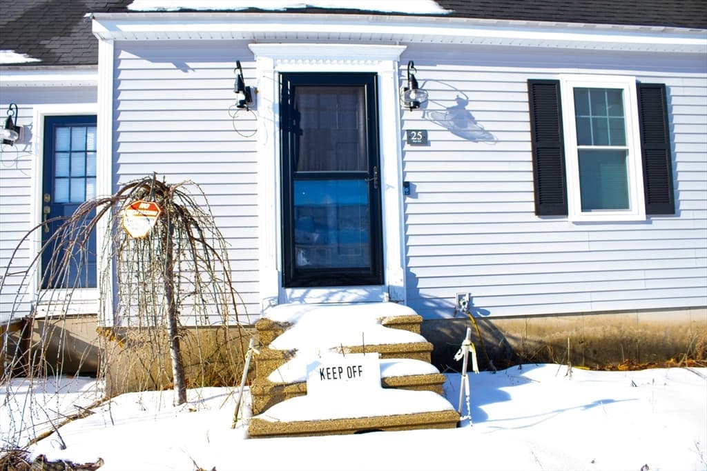 Single Family Residence at 25 Bear Hill Rd, Gardner MA 01440, photo 3 of 39