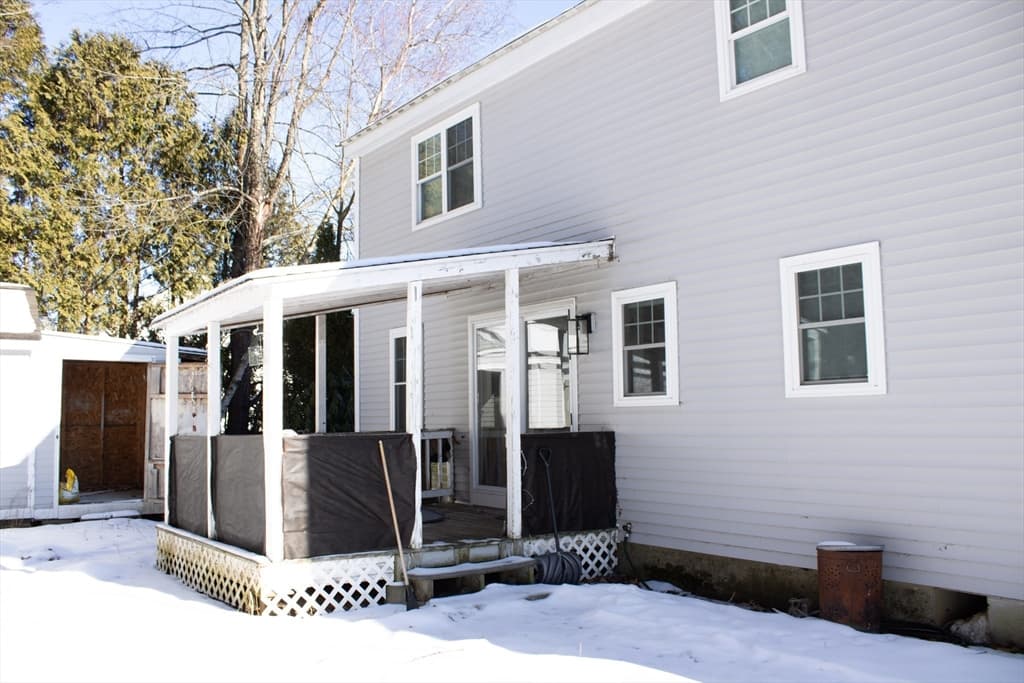 Single Family Residence at 25 Bear Hill Rd, Gardner MA 01440, photo 5 of 39