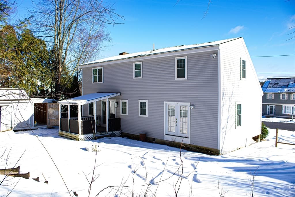 Single Family Residence at 25 Bear Hill Rd, Gardner MA 01440, photo 4 of 39