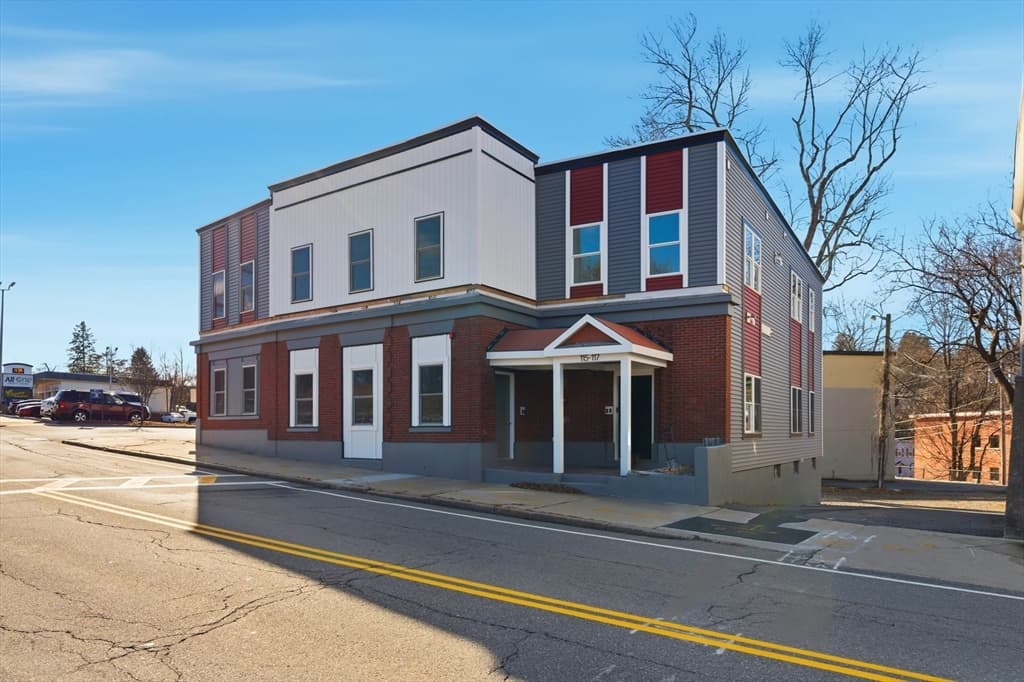 Condominium at 115-117 Mechanic # 3, Clinton MA 01510, photo 13 of 17