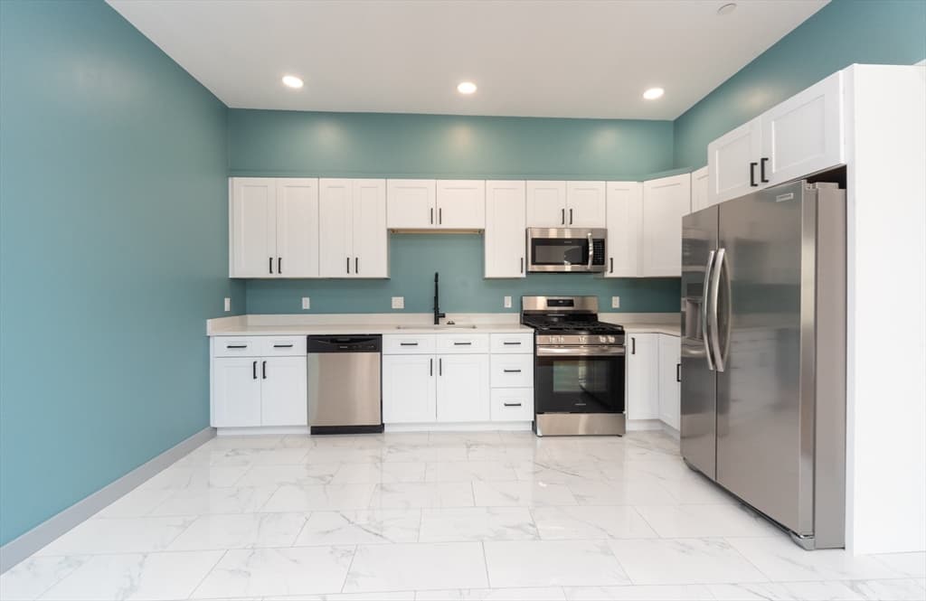 Condominium at 115-117 Mechanic # 3, Clinton MA 01510, photo 4 of 17