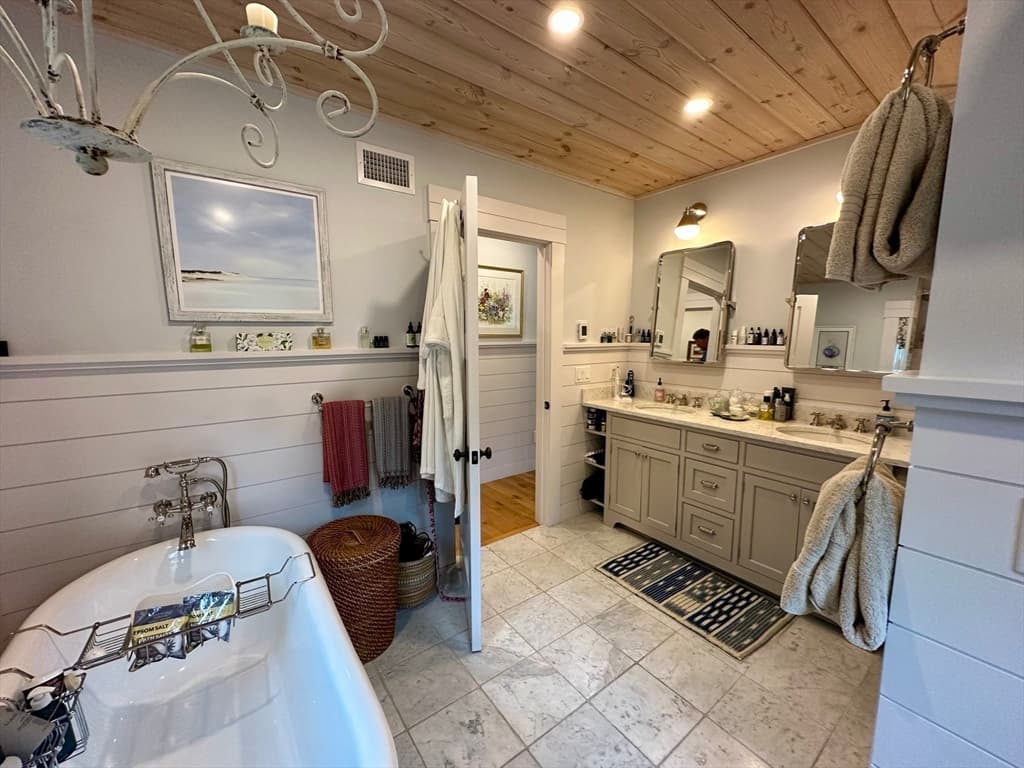 Single Family Residence at 96 Hammett Ln, Chilmark MA 02535, photo 23 of 42