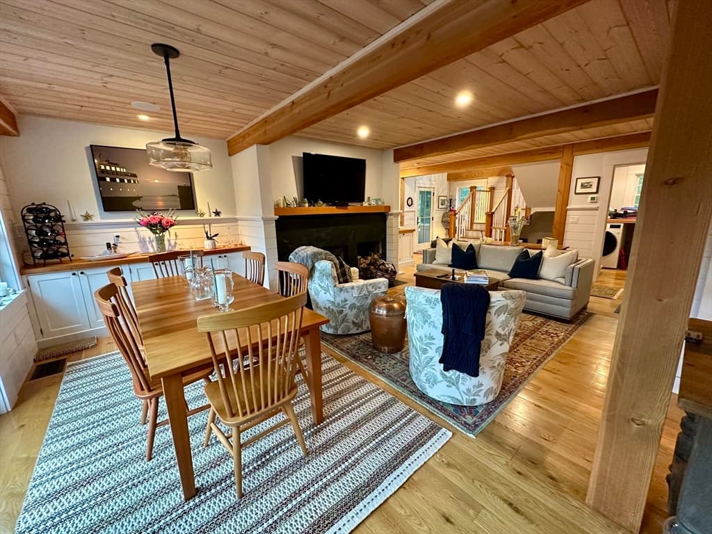 Single Family Residence at 96 Hammett Ln, Chilmark MA 02535, photo 9 of 42