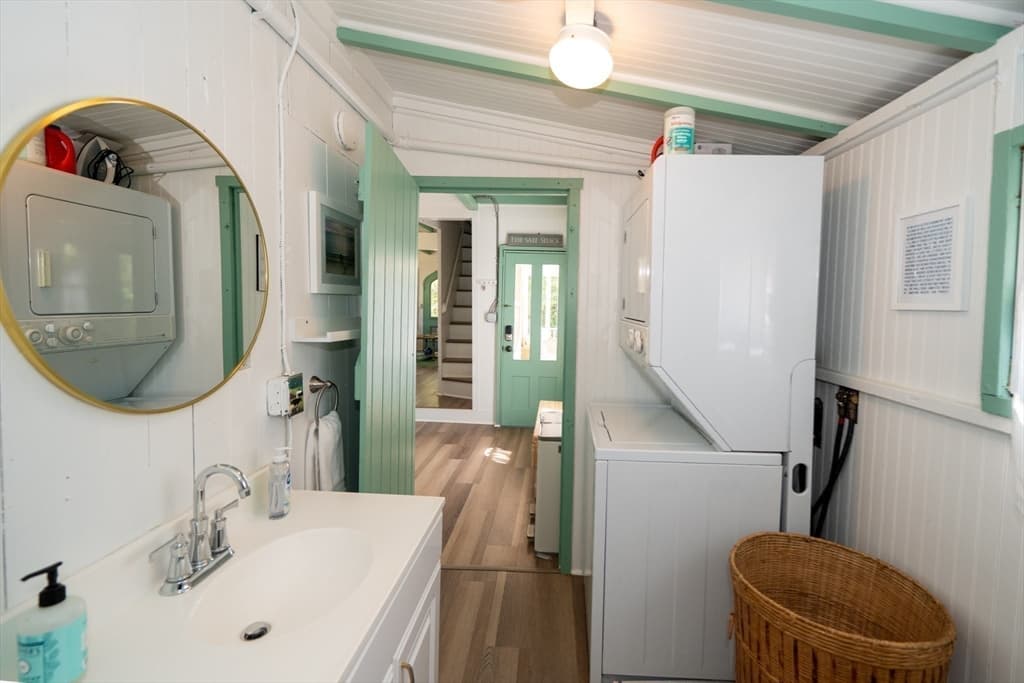 Single Family Residence at 9 Brunswick, Oak Bluffs MA 02557, photo 16 of 36