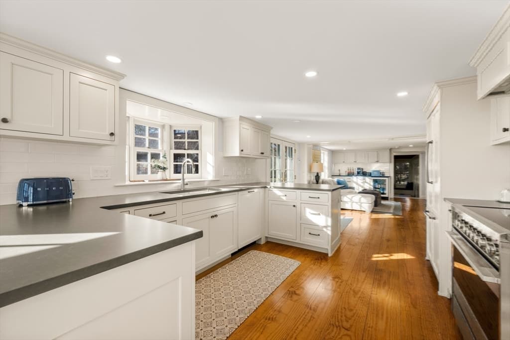 Single Family Residence at 151 Oakland Street, Wellesley MA 02481, photo 11 of 42
